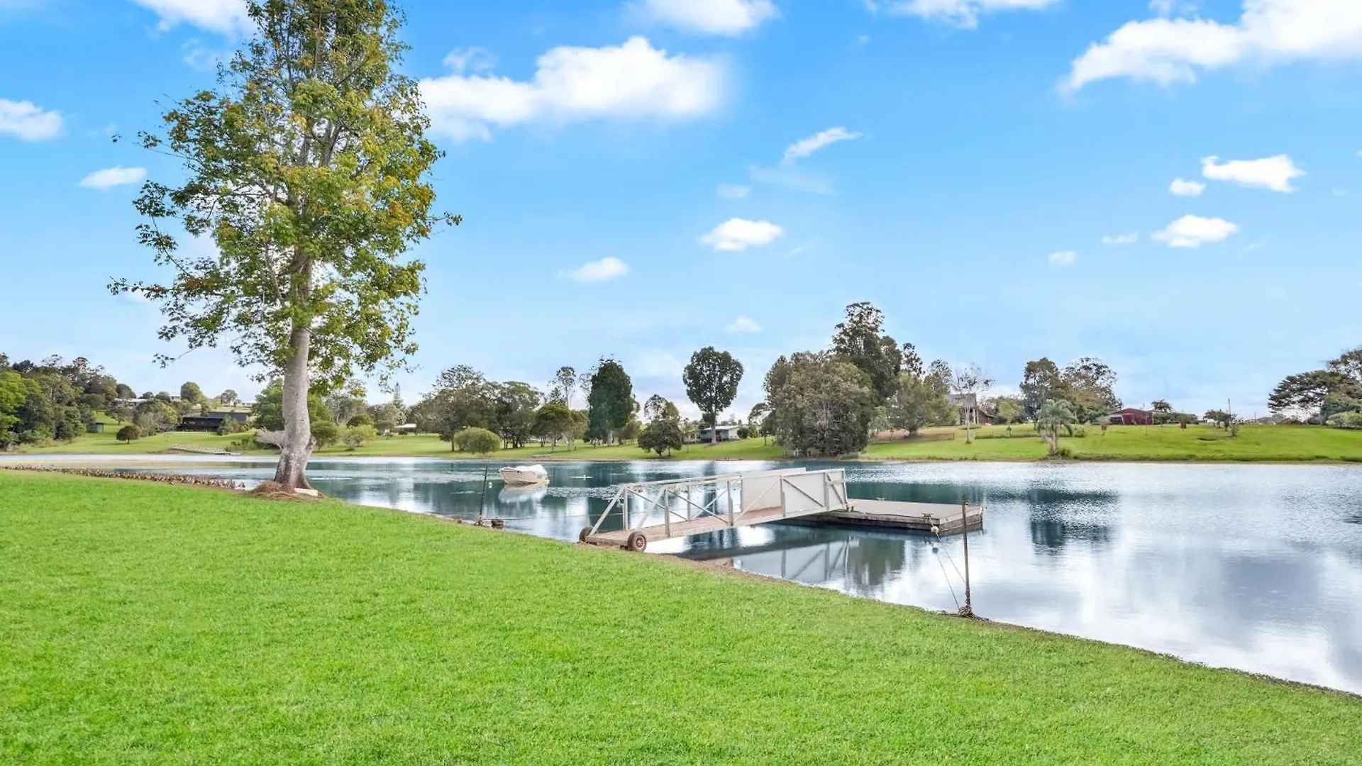 Holiday home Lakeside Tinaroo Only 2.5Km From Yungaburra Town