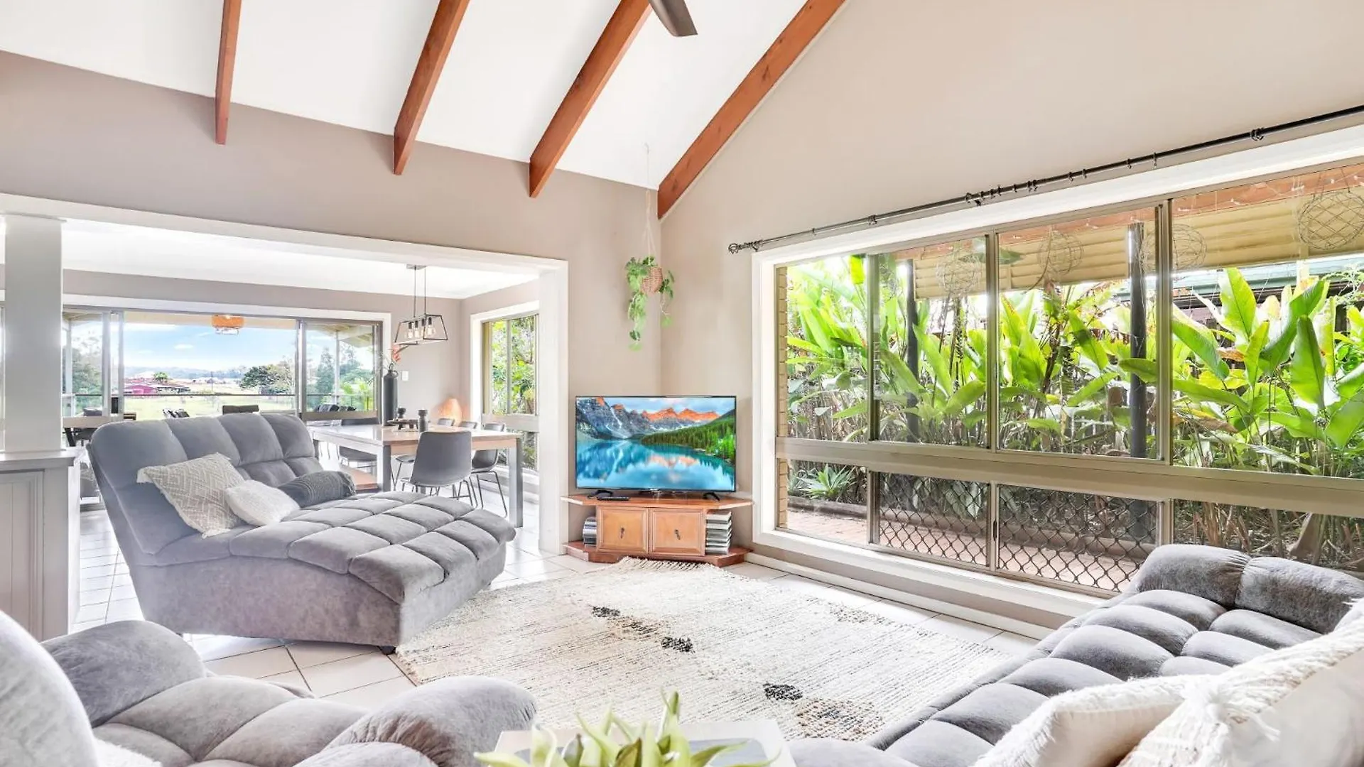 Lakeside Tinaroo Only 2.5Km From Yungaburra Town Holiday home