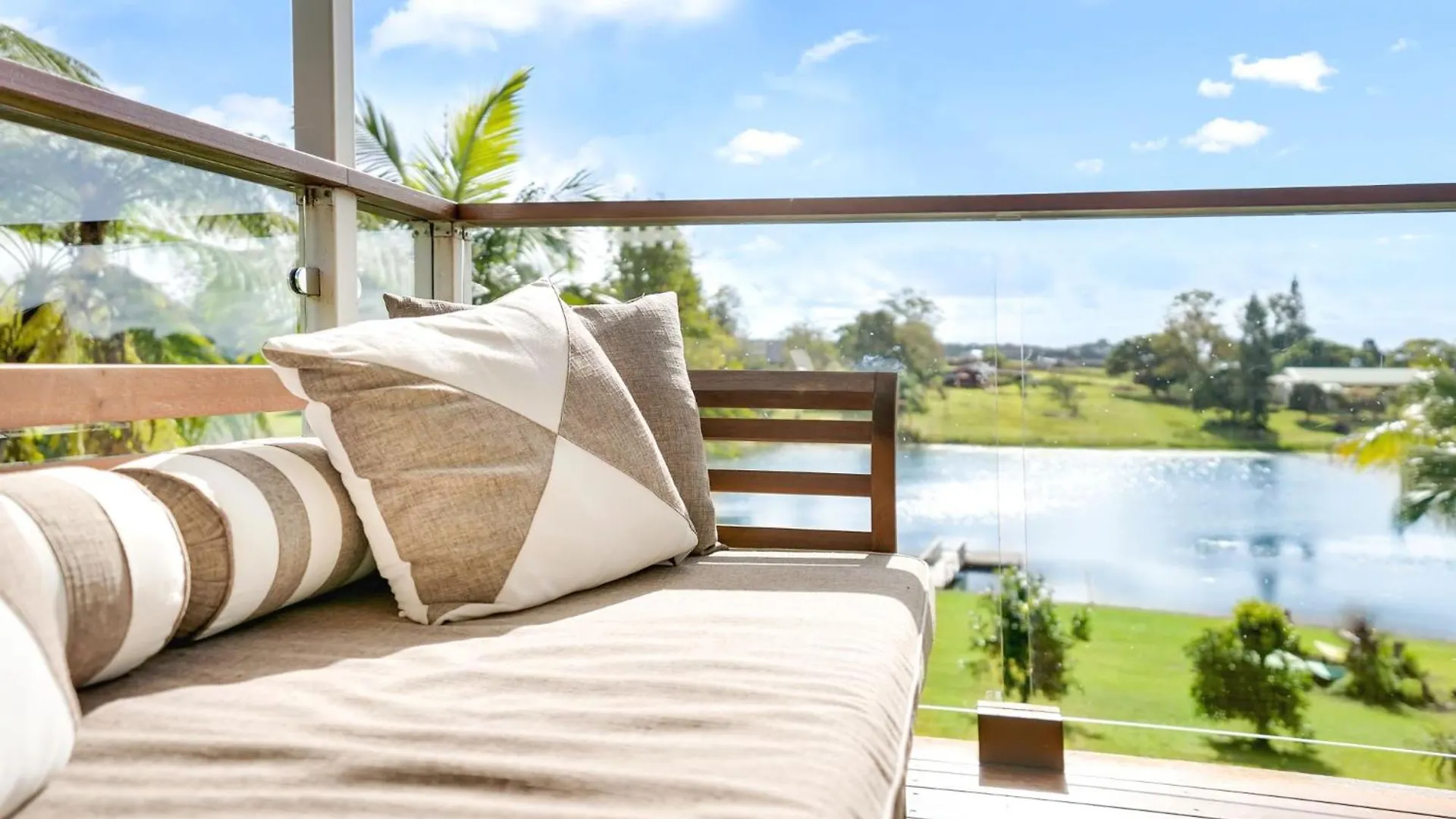 Lakeside Tinaroo Only 2.5Km From Yungaburra Town Holiday home